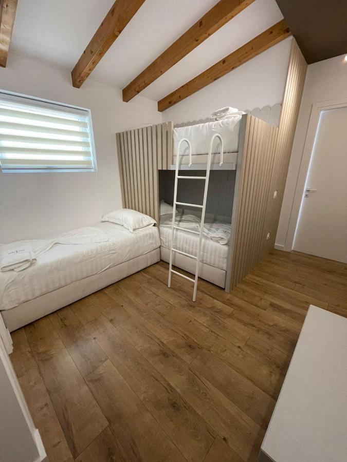 Hotel Portside Gf Vlorë Eksteriør billede